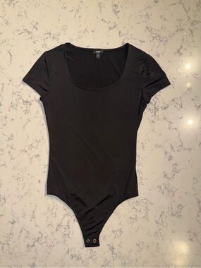 Express Body Contour Scoop Neck Short Sleeve Bodysuit Black- XS